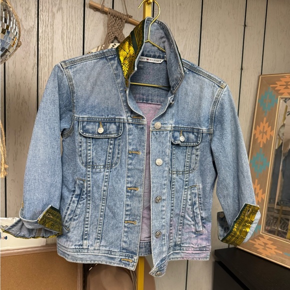Vintage Tommy Hilfiger embellished denim jacket with pink and gold embroidering - Picture 2 of 6